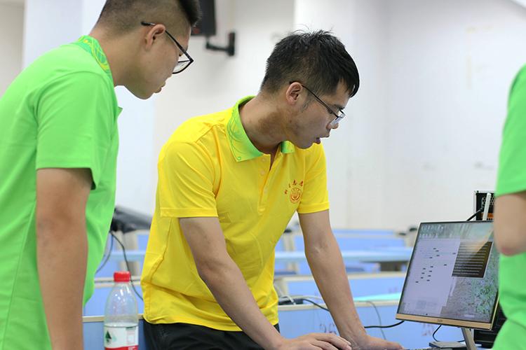 重庆大学科学营营员科技体验活动之走进自动化学院